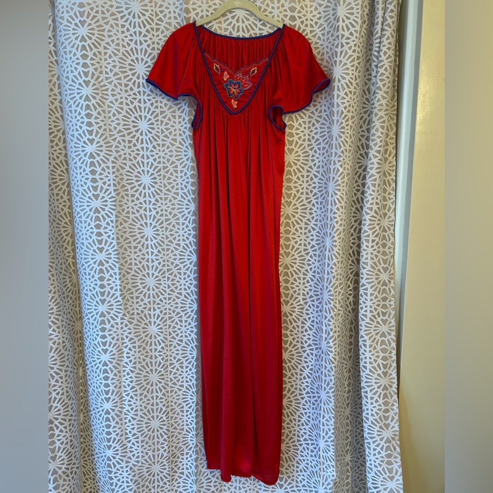 Vintage Vanity Fair Nightgown - Picture 2 of 10